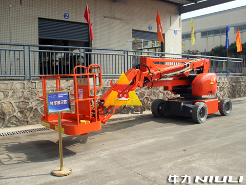 牛力亮相鶴山市投資環(huán)境推介會(huì)、專用車產(chǎn)業(yè)孵化中心